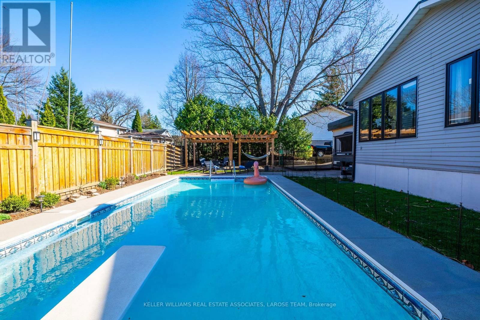 16 LYNNDALE DRIVE Image 33
