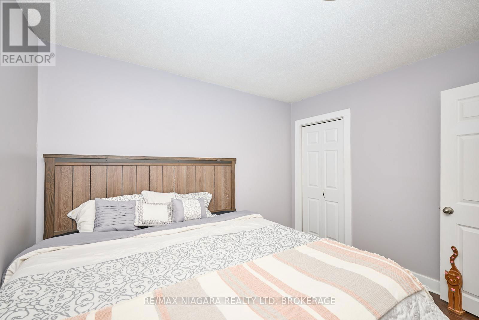 527 FERNDALE AVENUE Image 11