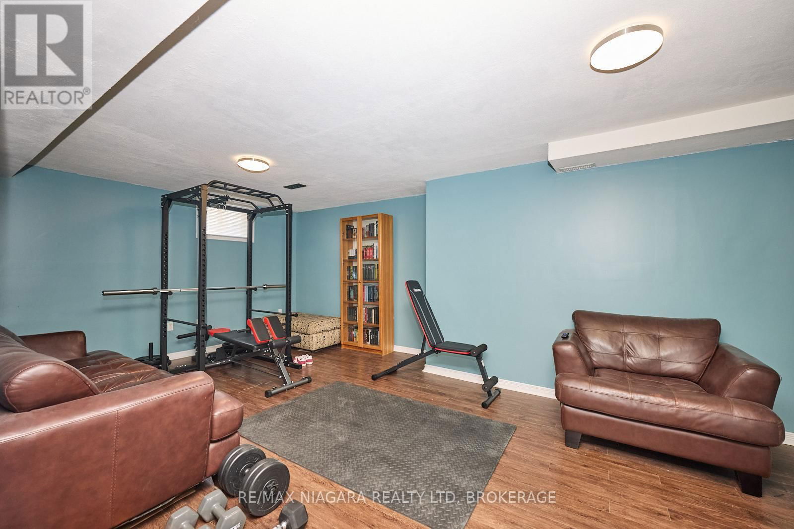 527 FERNDALE AVENUE Image 13