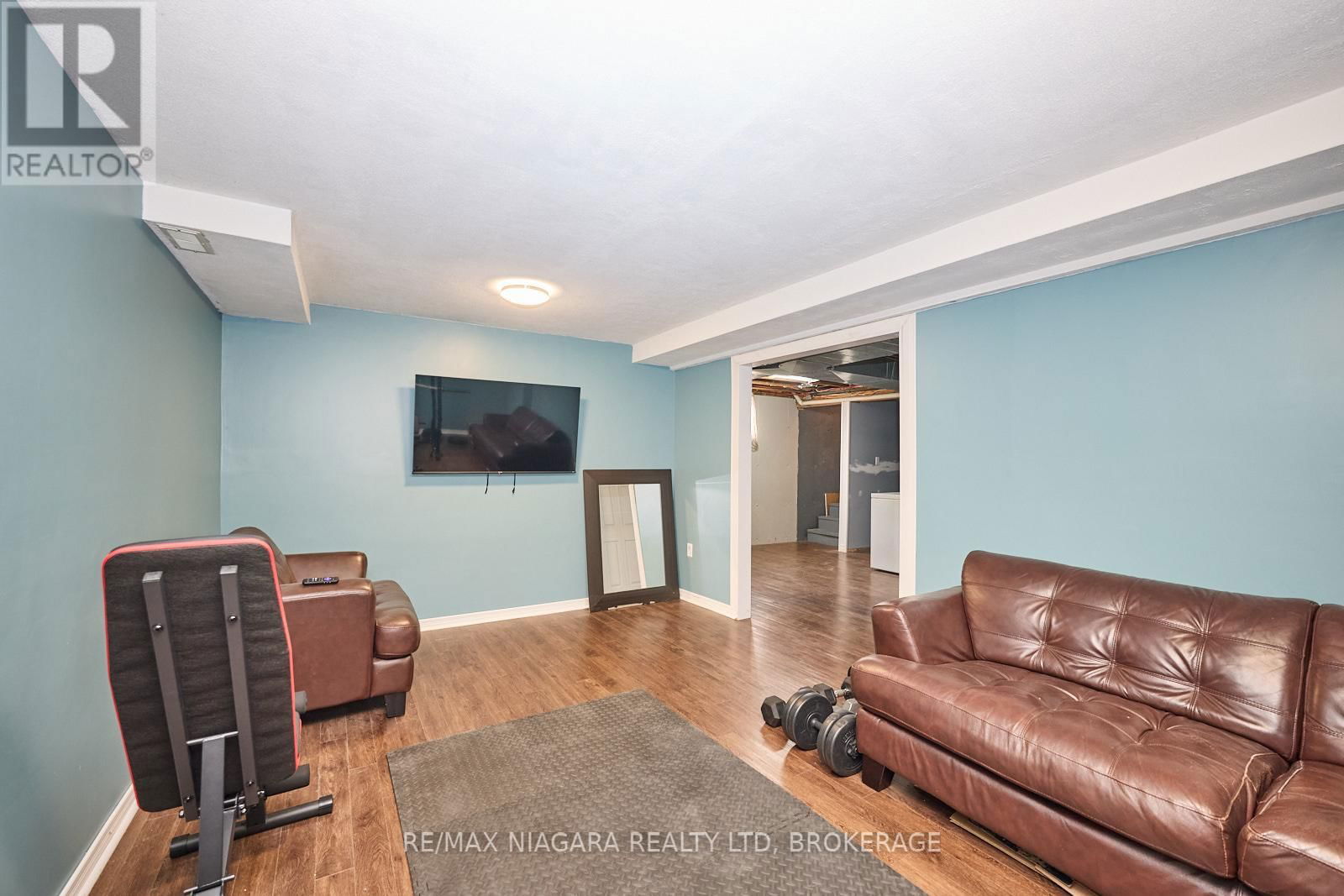 527 FERNDALE AVENUE Image 14