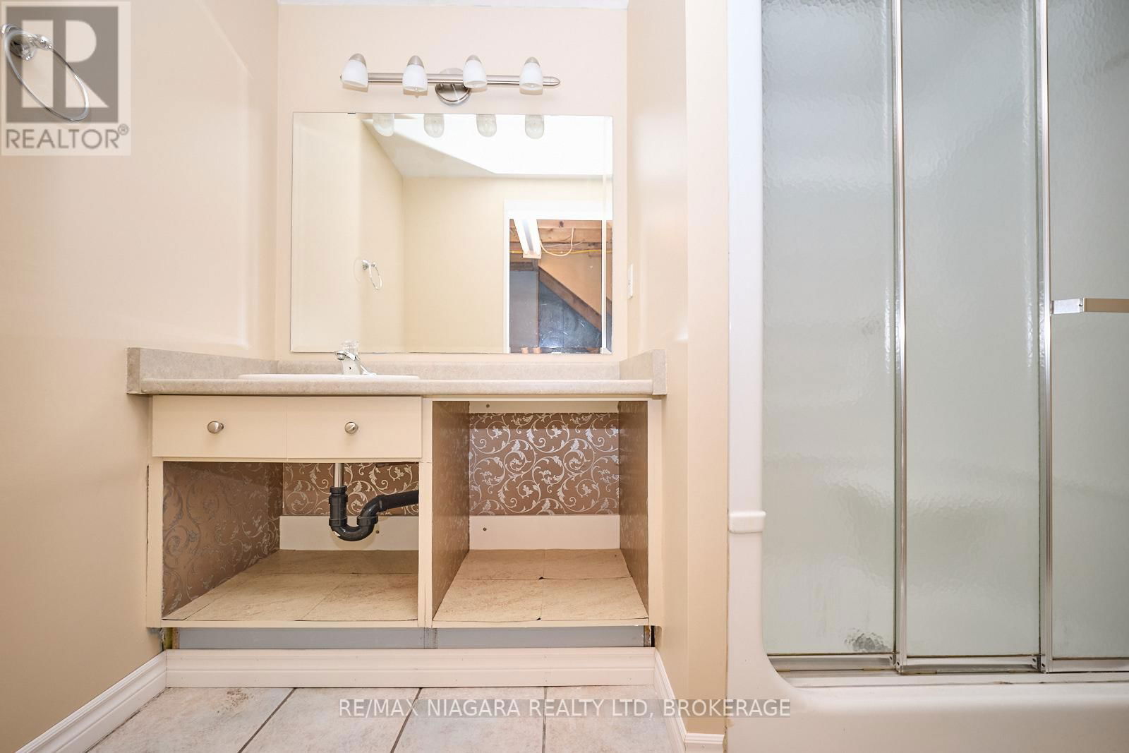 527 FERNDALE AVENUE Image 19