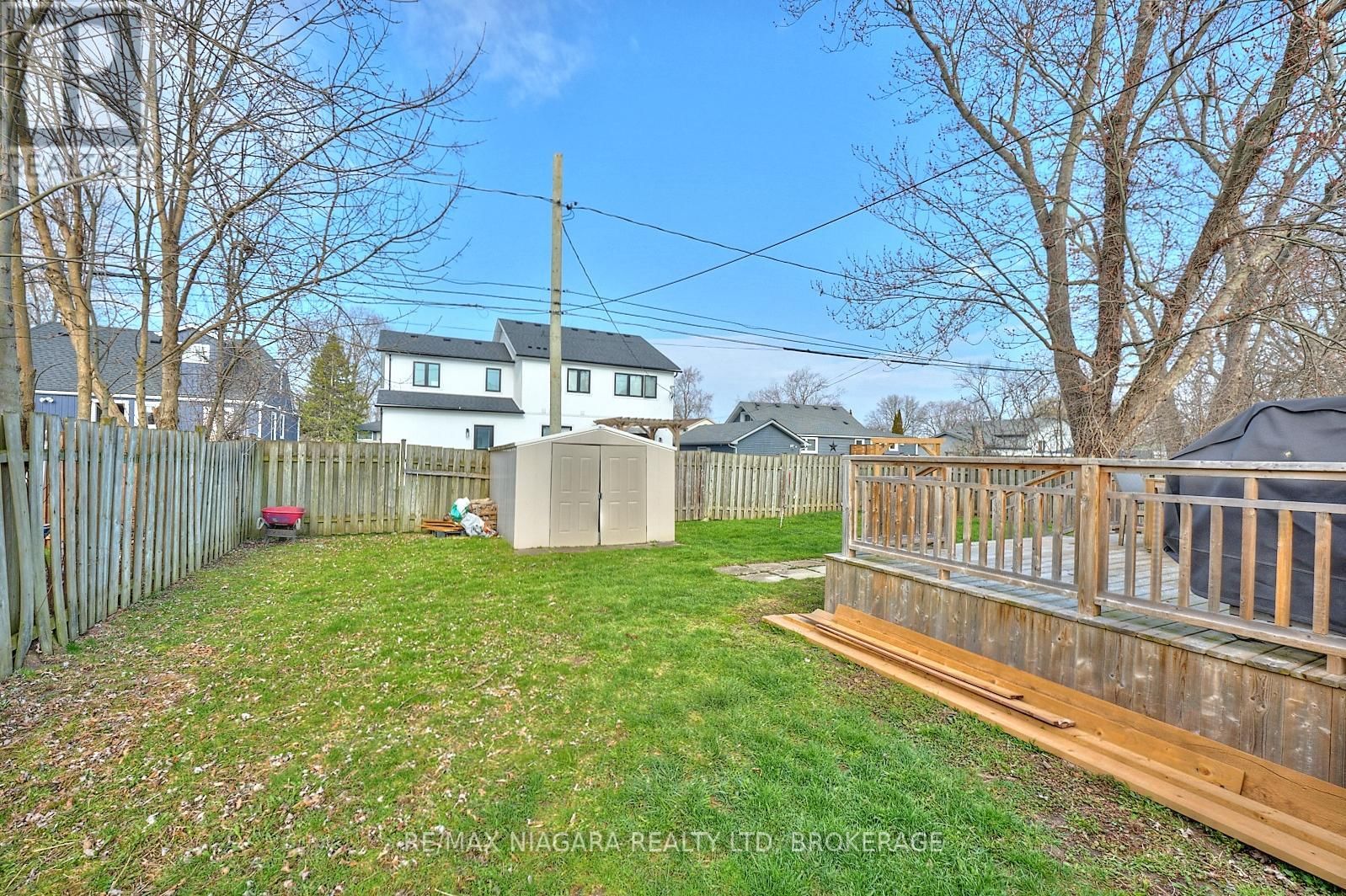 527 FERNDALE AVENUE Image 21