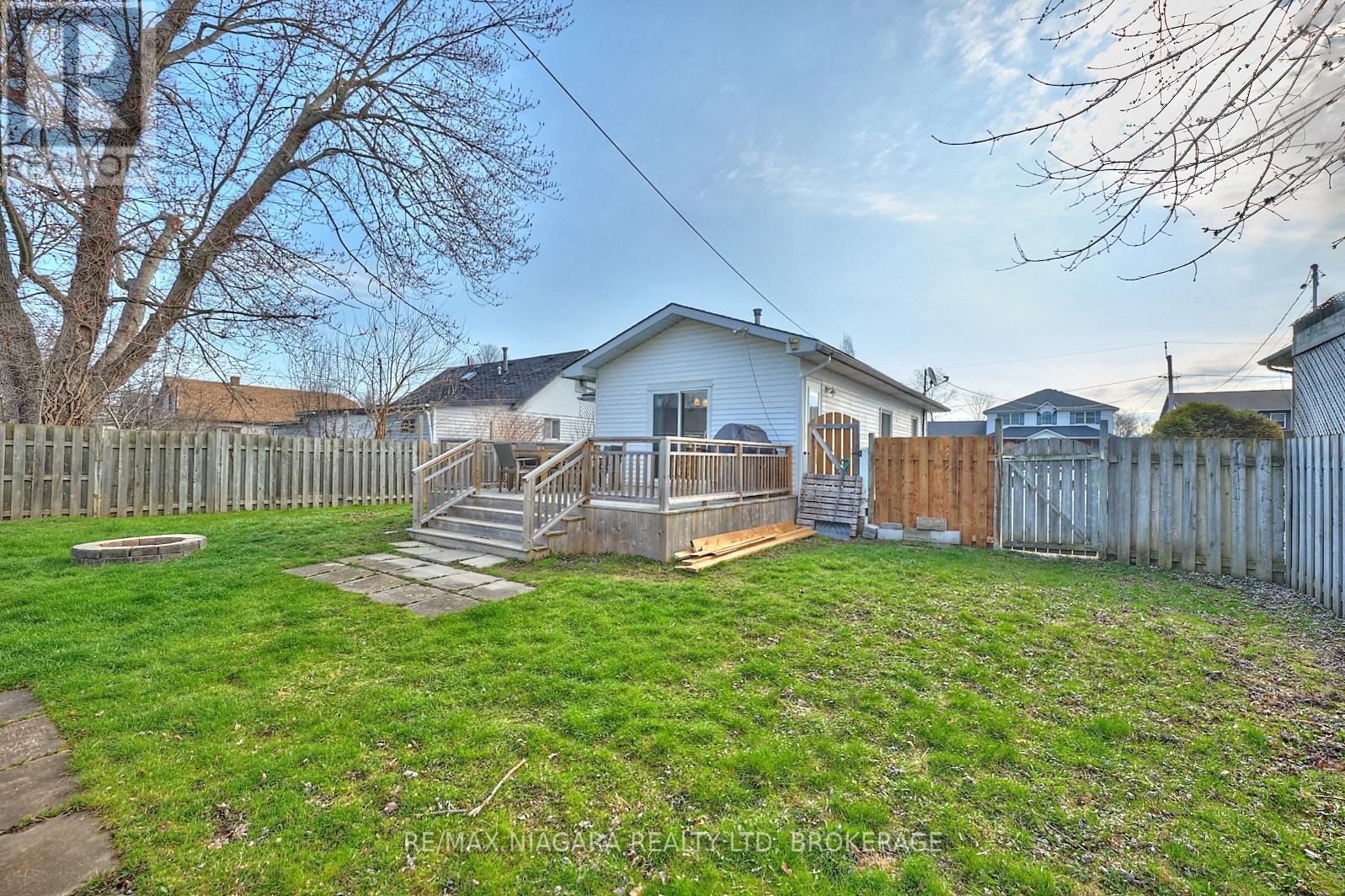 527 FERNDALE AVENUE Image 22