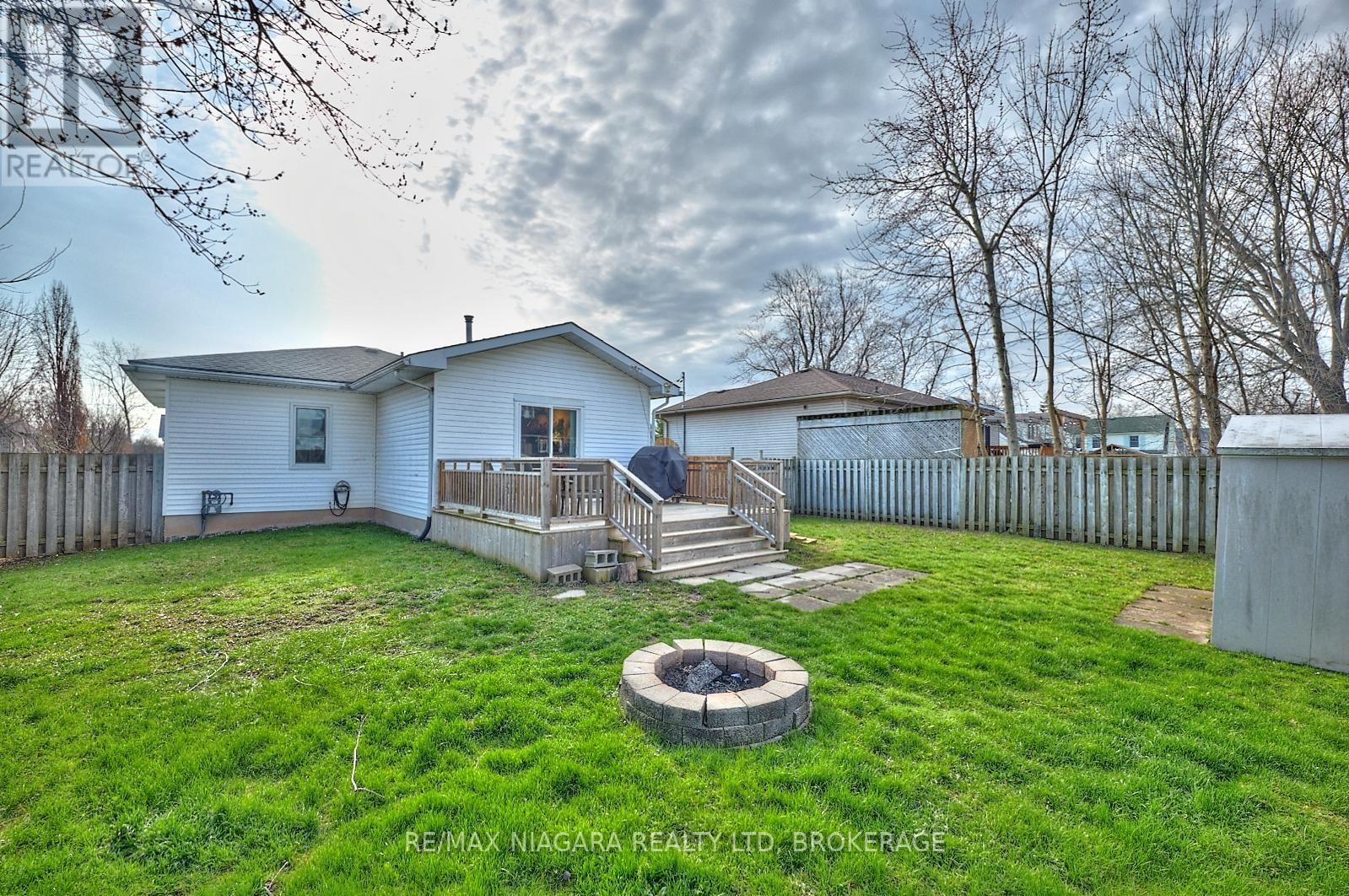 527 FERNDALE AVENUE Image 24