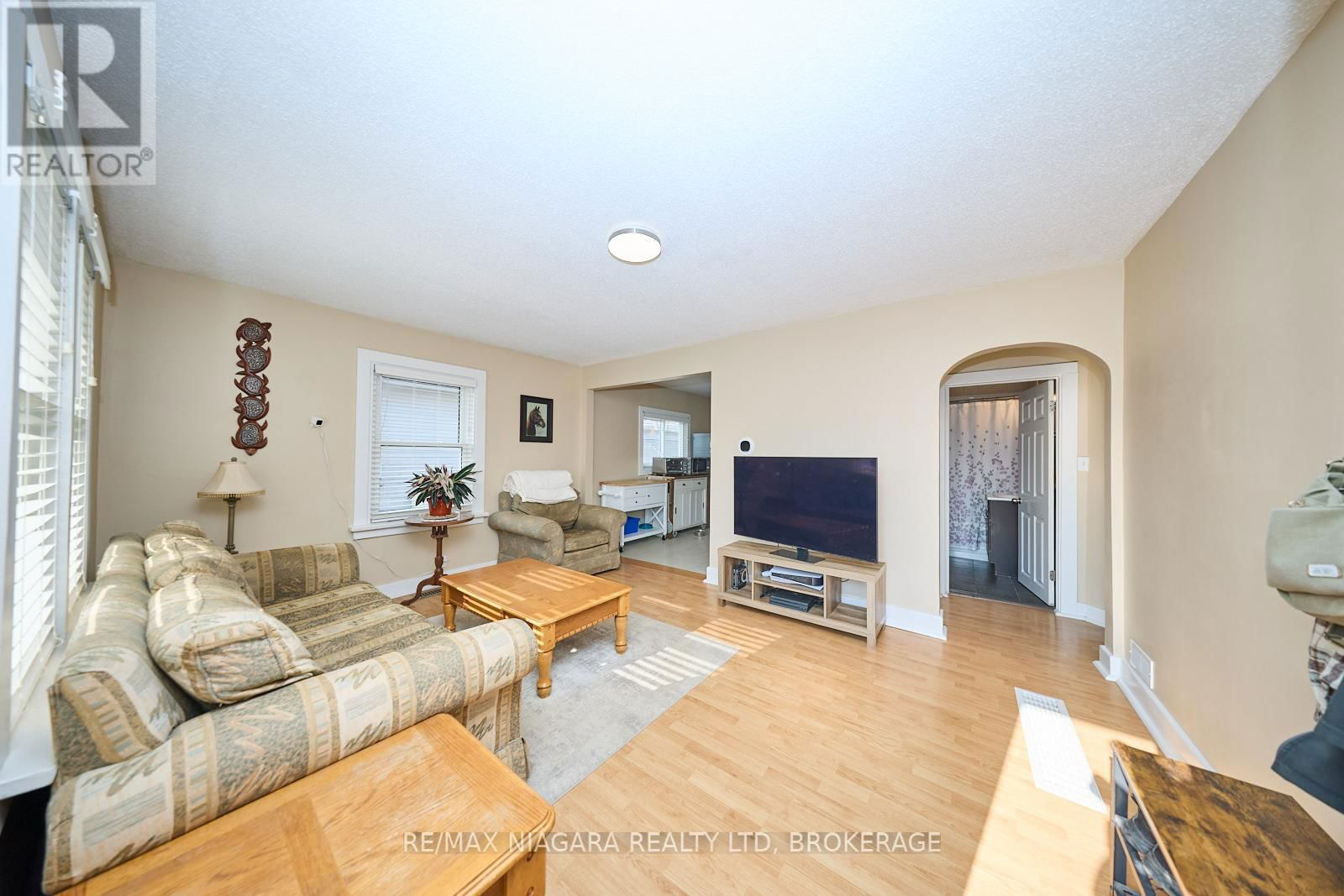 527 FERNDALE AVENUE Image 3