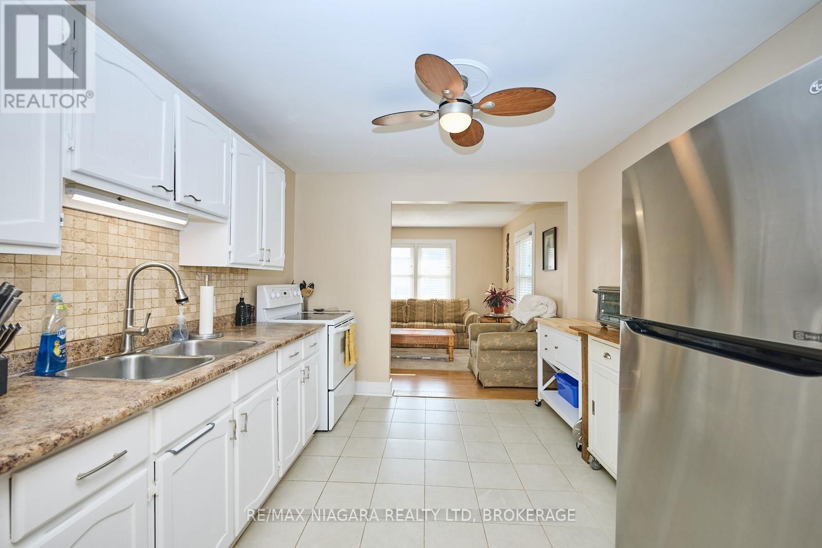 527 FERNDALE AVENUE Image 6