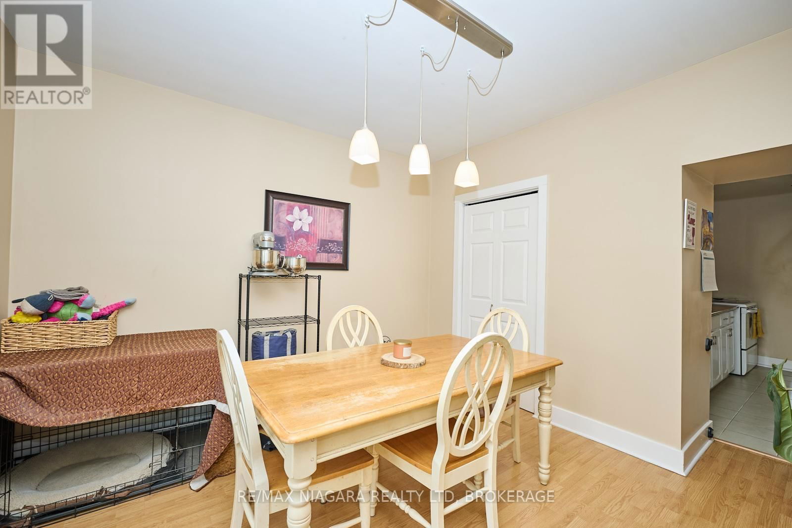 527 FERNDALE AVENUE Image 8
