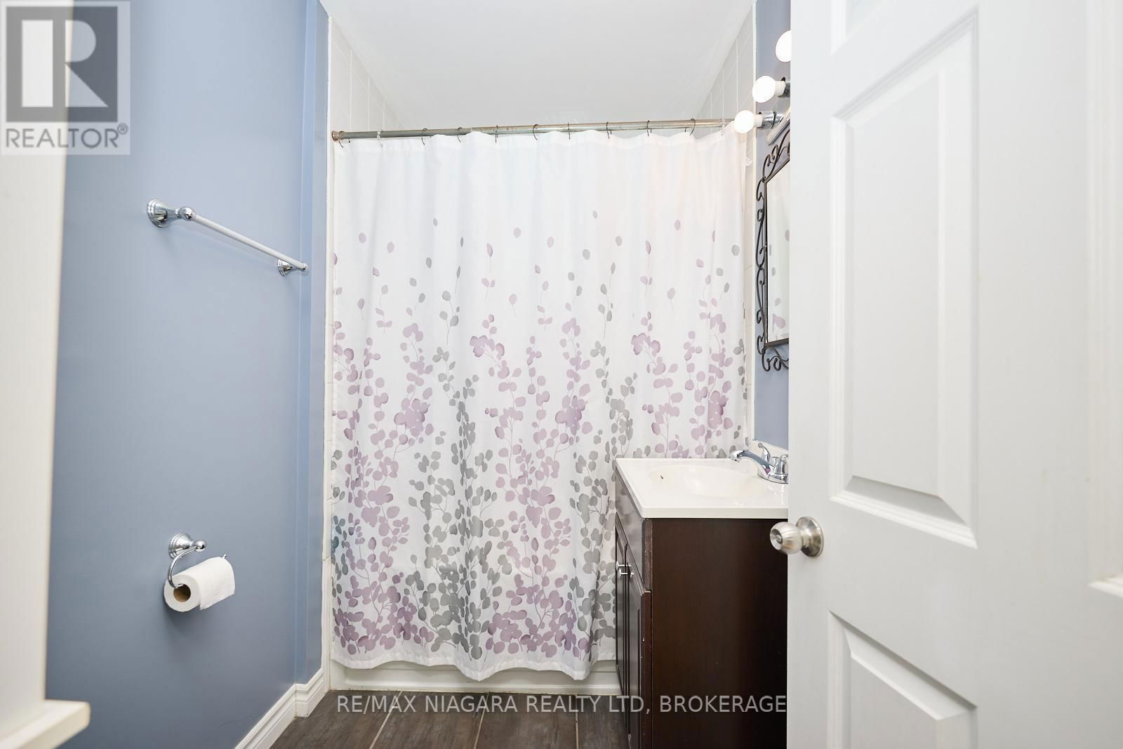 527 FERNDALE AVENUE Image 9