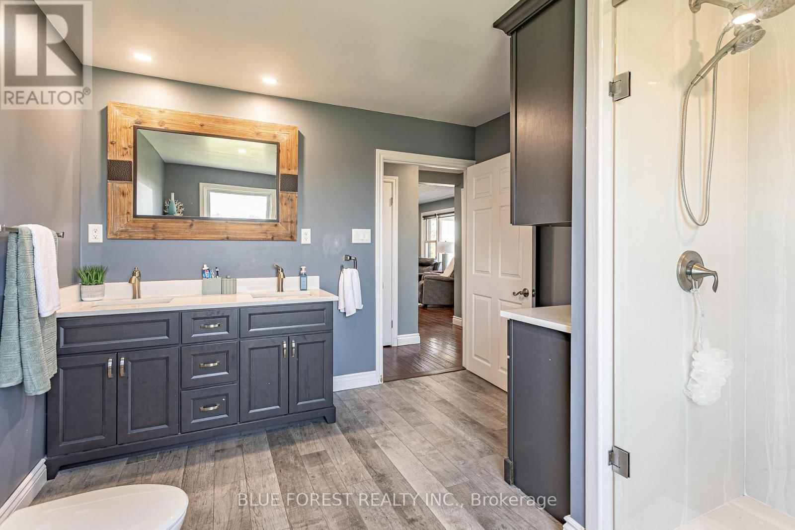 1645 GLADSTONE DRIVE Image 15