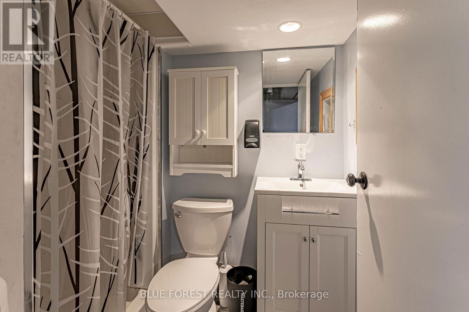 1645 GLADSTONE DRIVE Image 26