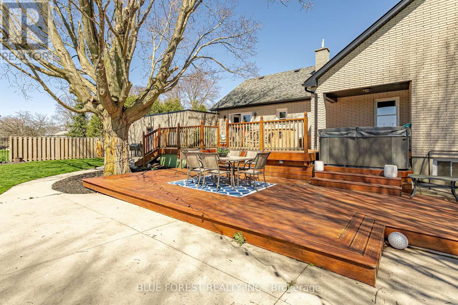 1645 GLADSTONE DRIVE Image 31