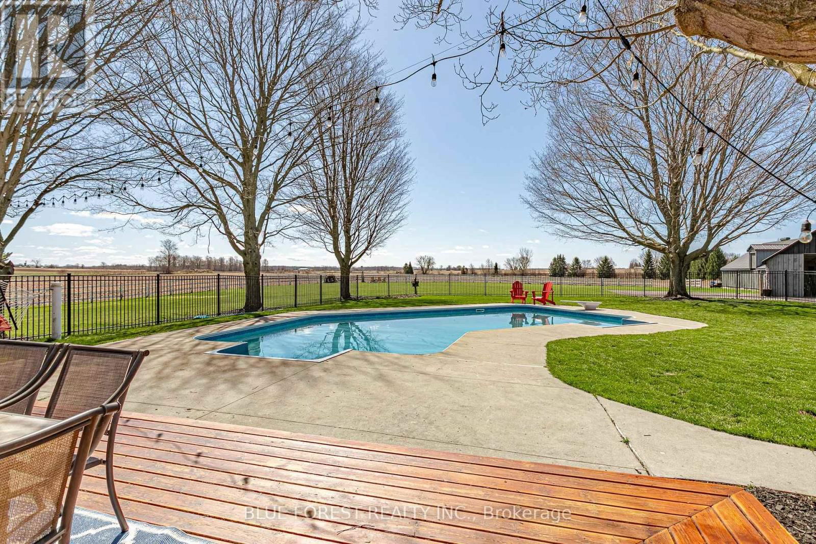 1645 GLADSTONE DRIVE Image 32