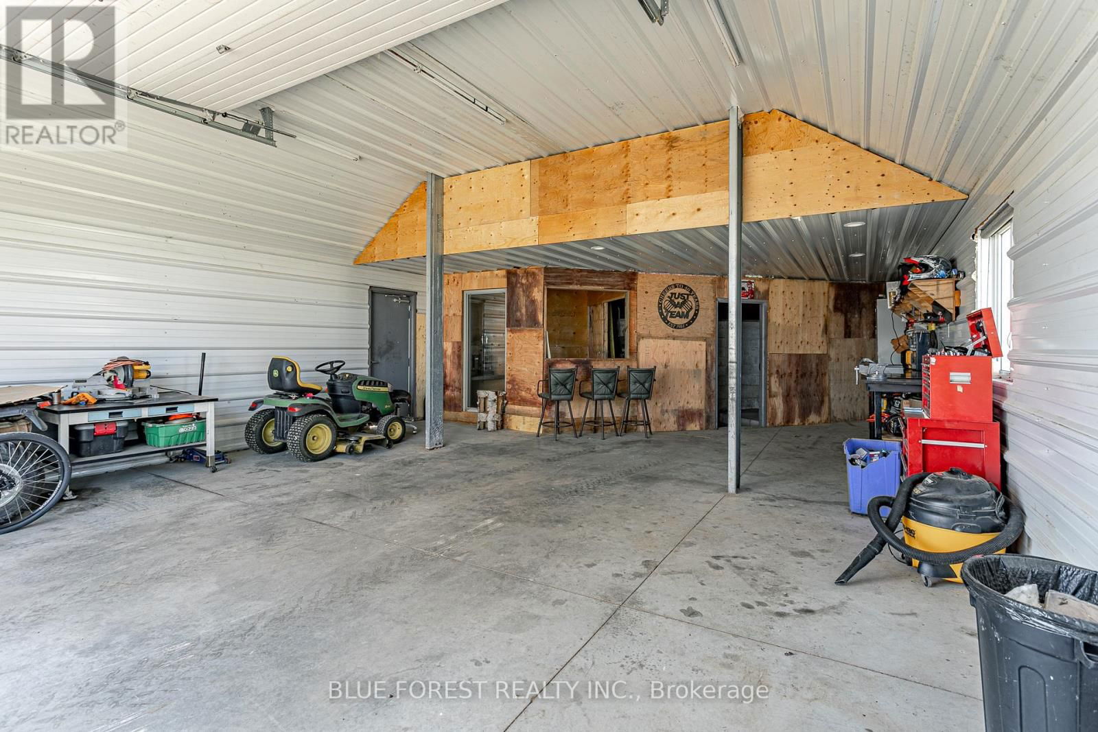 1645 GLADSTONE DRIVE Image 42