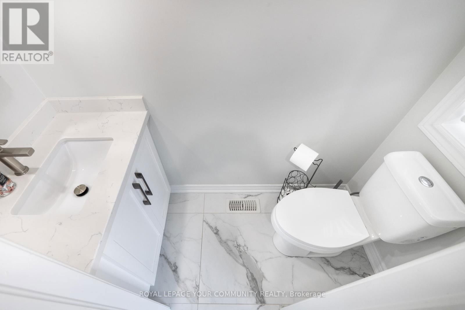 19 BETHUNE AVENUE Image 16