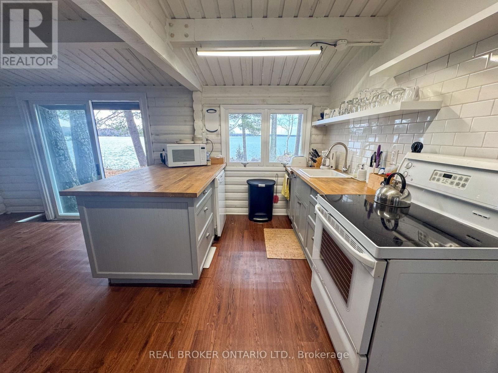 101 FAIRCLOUGH ISLAND Image 27