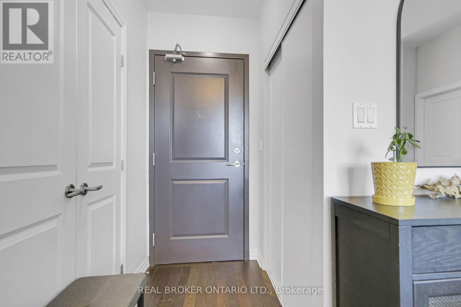 508 - 429 KENT STREET Image 5