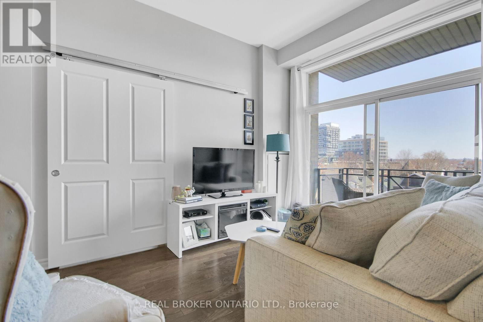 508 - 429 KENT STREET Image 8