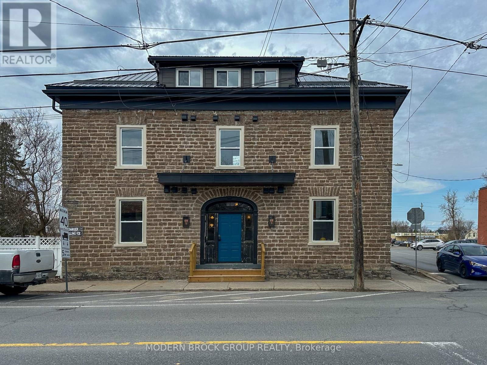 107 - 5 CLOTHIER STREET WEST Image 1