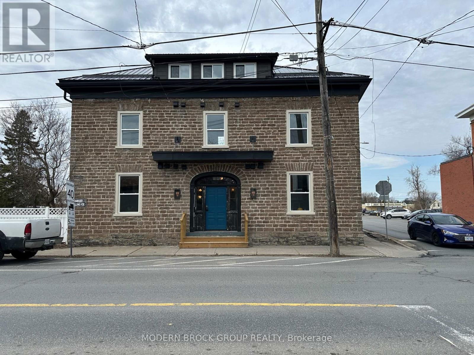 102 - 5 CLOTHIER STREET WEST Image 1