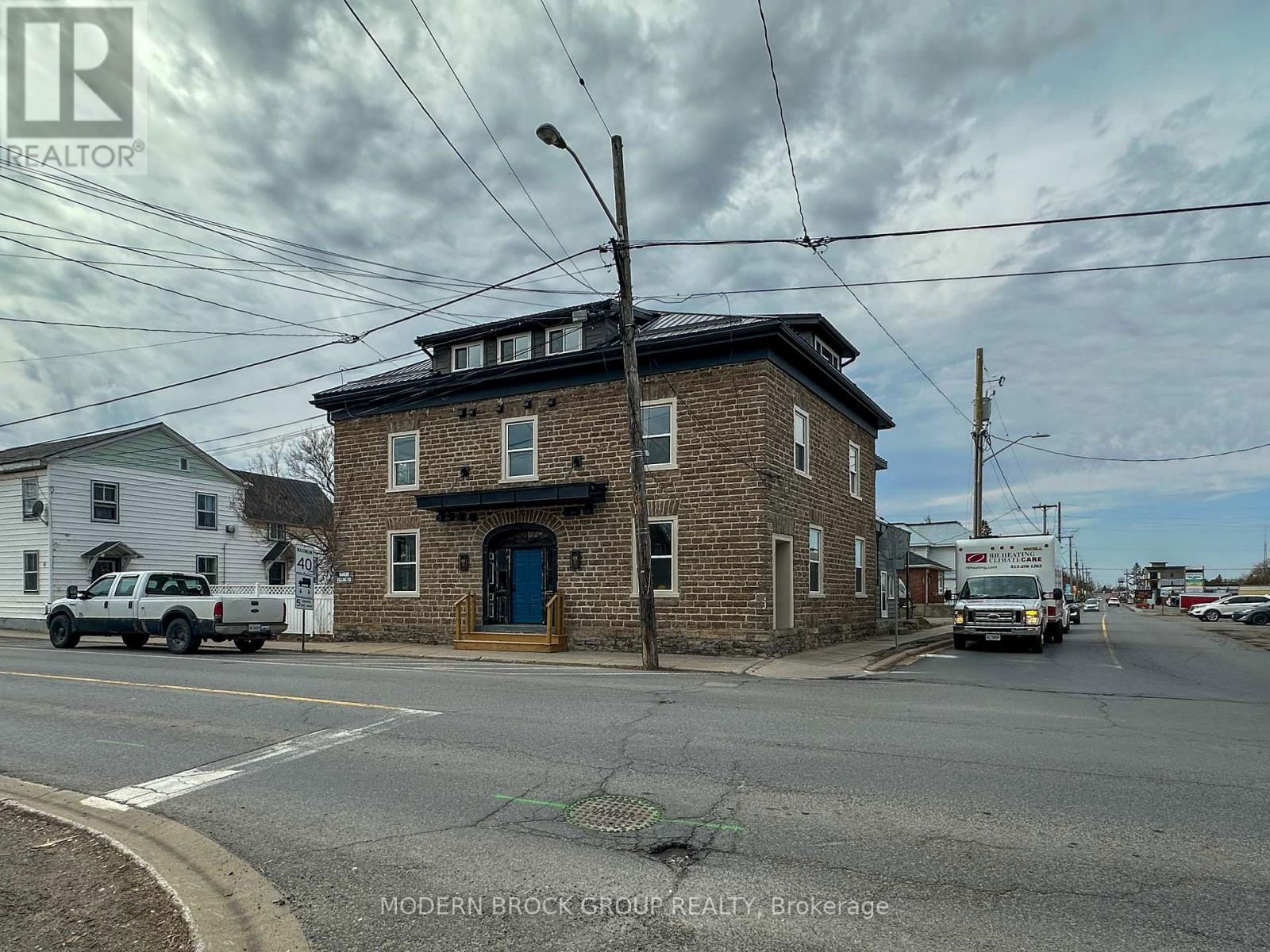 105 - 5 CLOTHIER STREET WEST Image 1