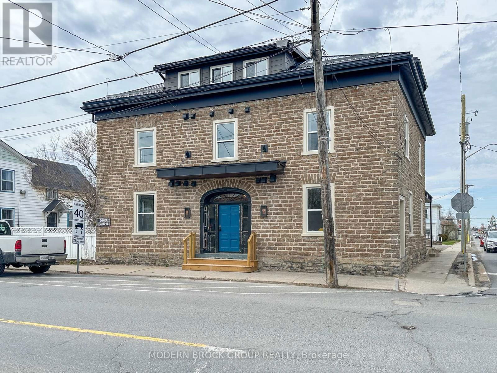 101 - 5 CLOTHIER STREET WEST Image 1
