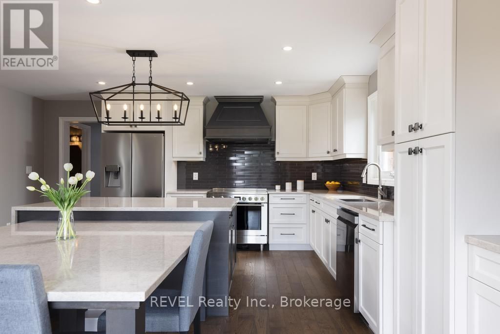 8042 OAKRIDGE DRIVE Image 12