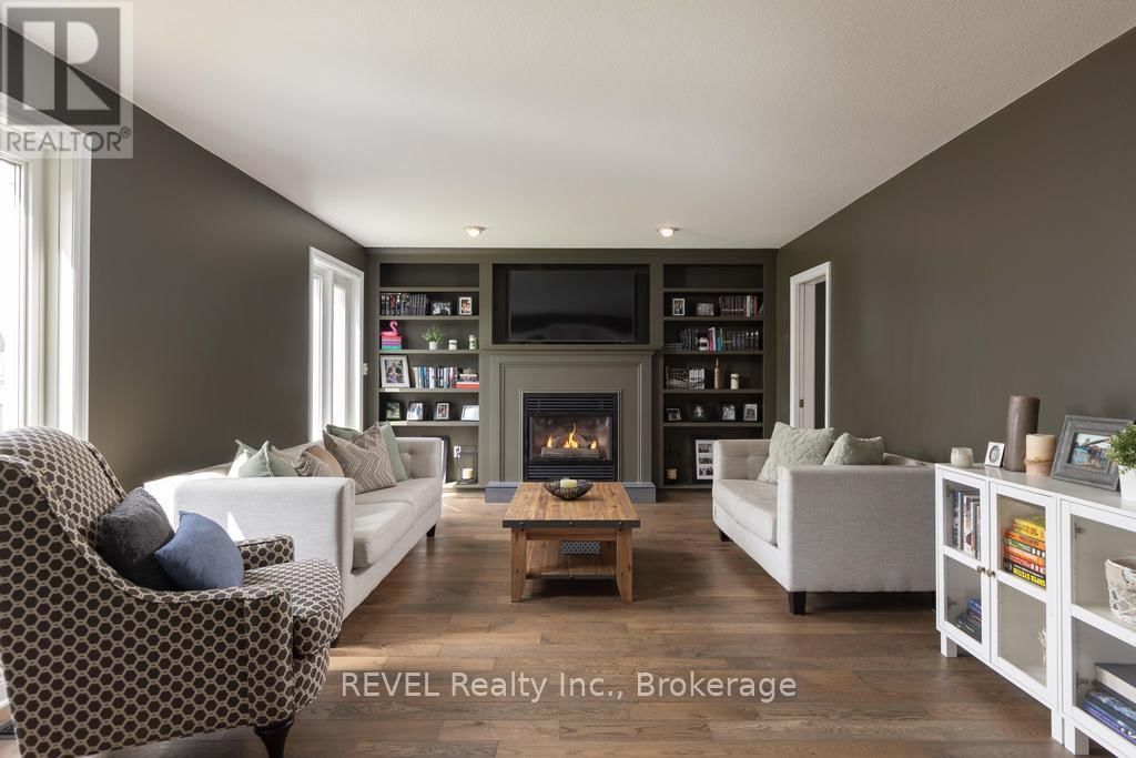 8042 OAKRIDGE DRIVE Image 16