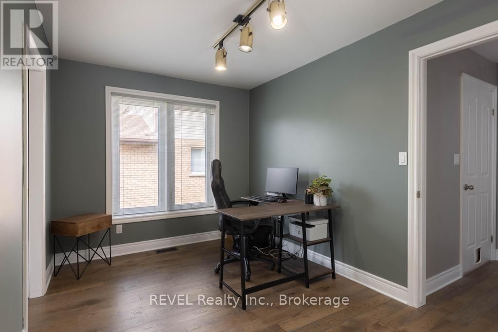 8042 OAKRIDGE DRIVE Image 18
