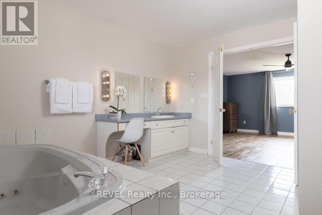 8042 OAKRIDGE DRIVE Image 25