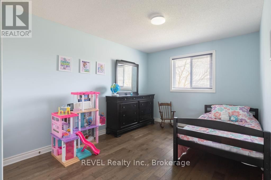 8042 OAKRIDGE DRIVE Image 27