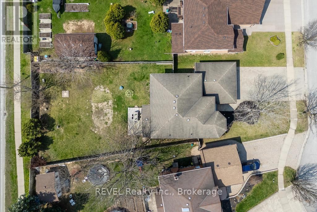 8042 OAKRIDGE DRIVE Image 3