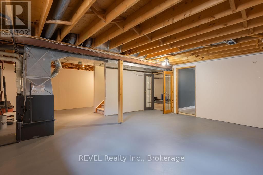 8042 OAKRIDGE DRIVE Image 33