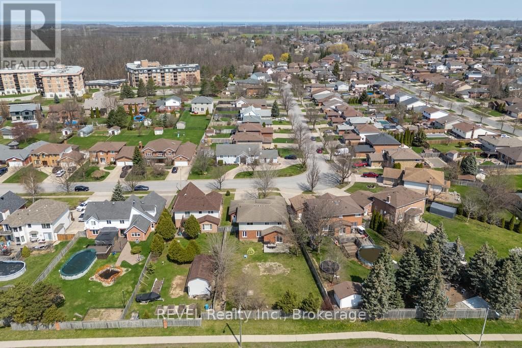 8042 OAKRIDGE DRIVE Image 37