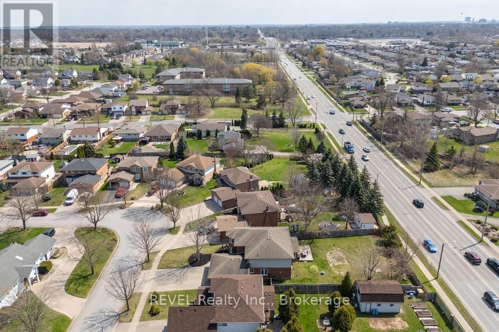 8042 OAKRIDGE DRIVE Image 38