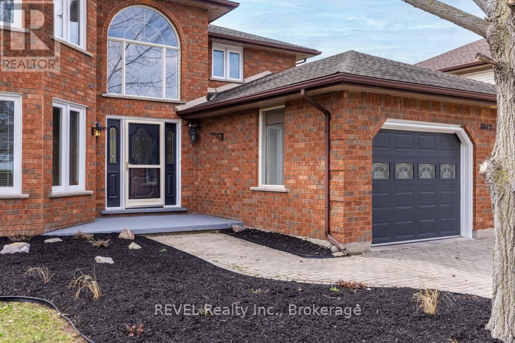 8042 OAKRIDGE DRIVE Image 4