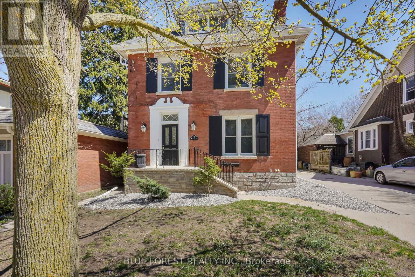 18 BELGRAVE AVENUE Image 1