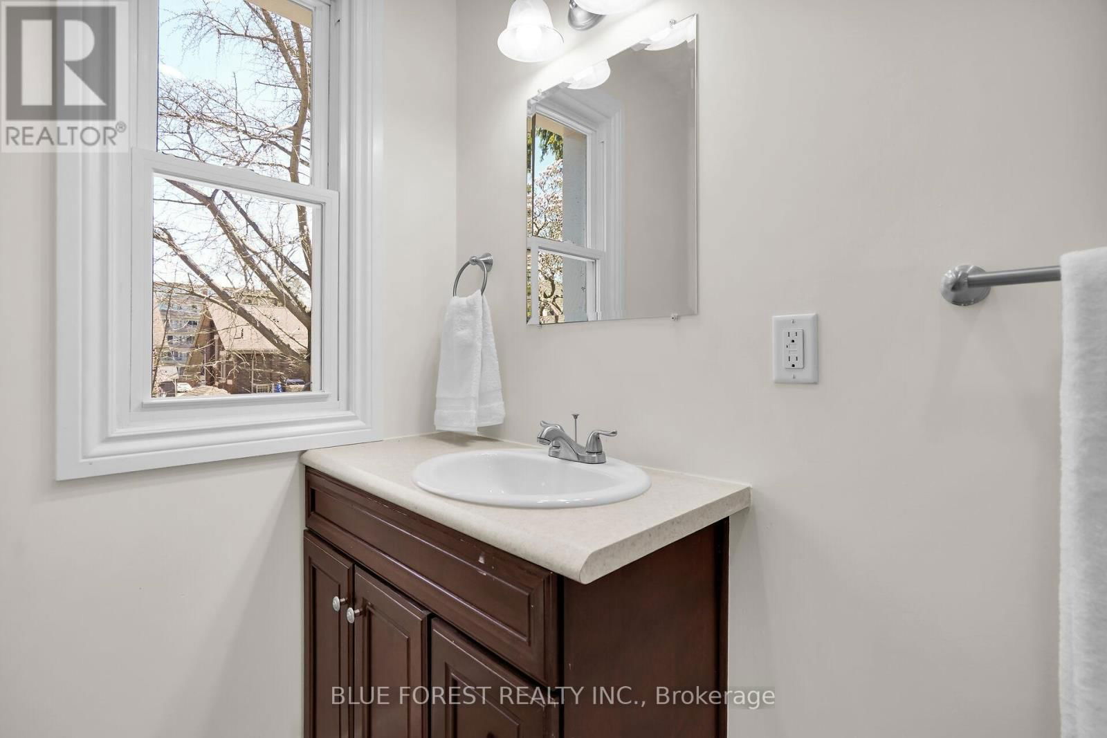 18 BELGRAVE AVENUE Image 17