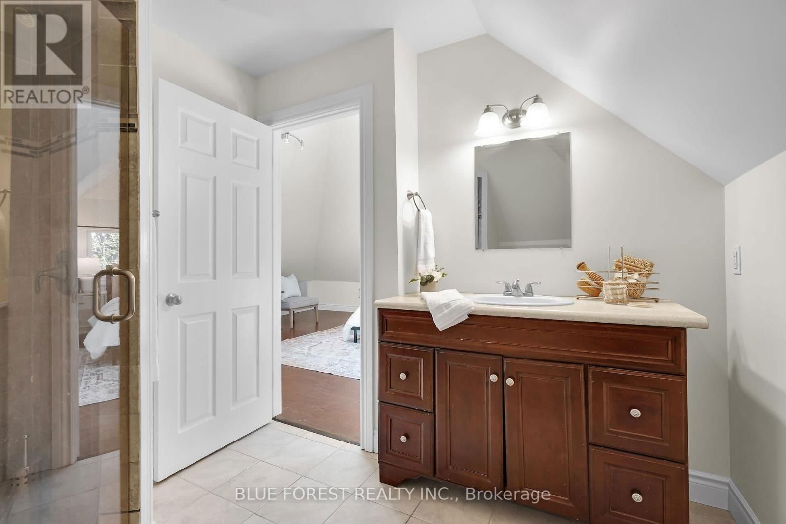 18 BELGRAVE AVENUE Image 24