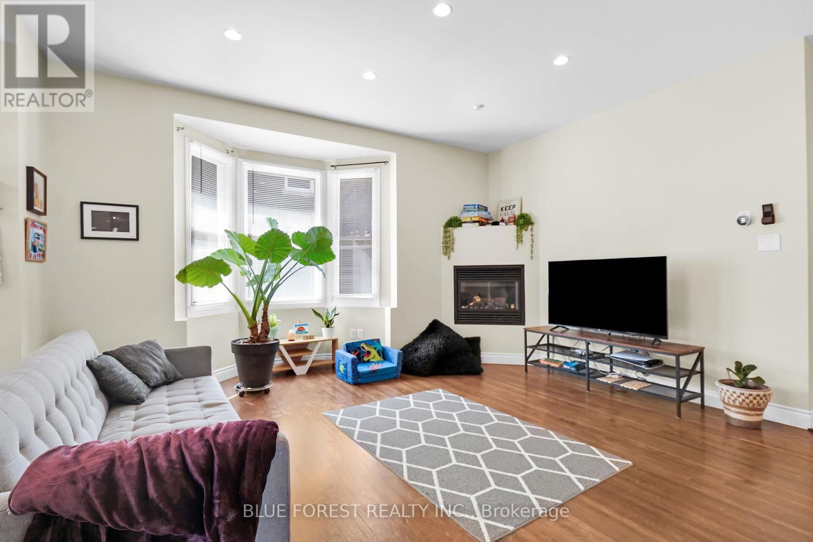 18 BELGRAVE AVENUE Image 30