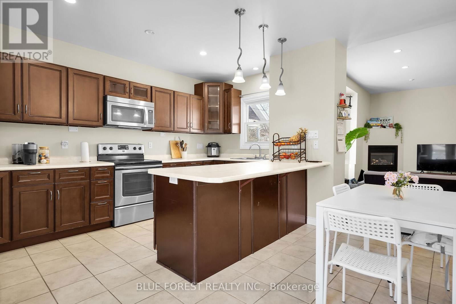 18 BELGRAVE AVENUE Image 36