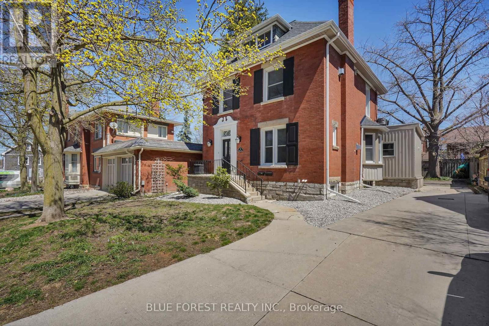 18 BELGRAVE AVENUE Image 42