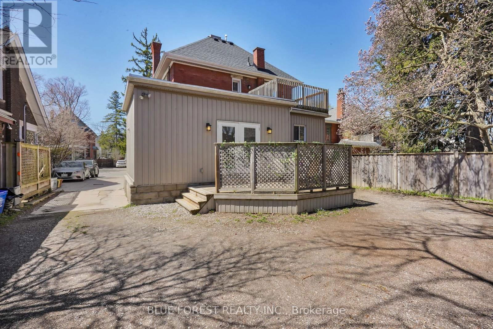 18 BELGRAVE AVENUE Image 43
