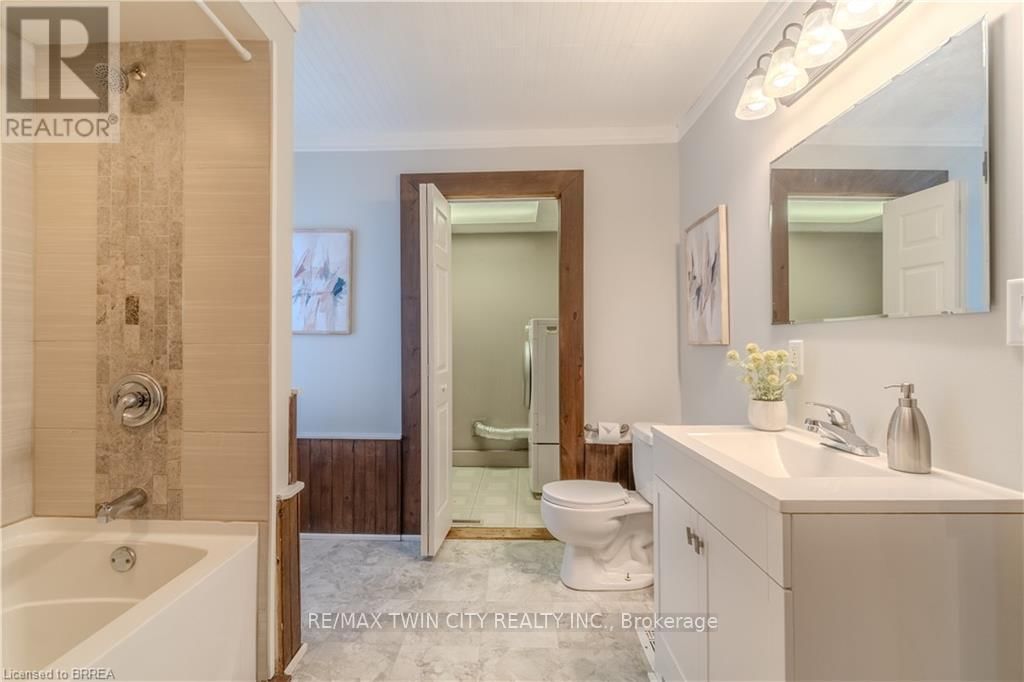 107 GRAND RIVER AVENUE Image 17