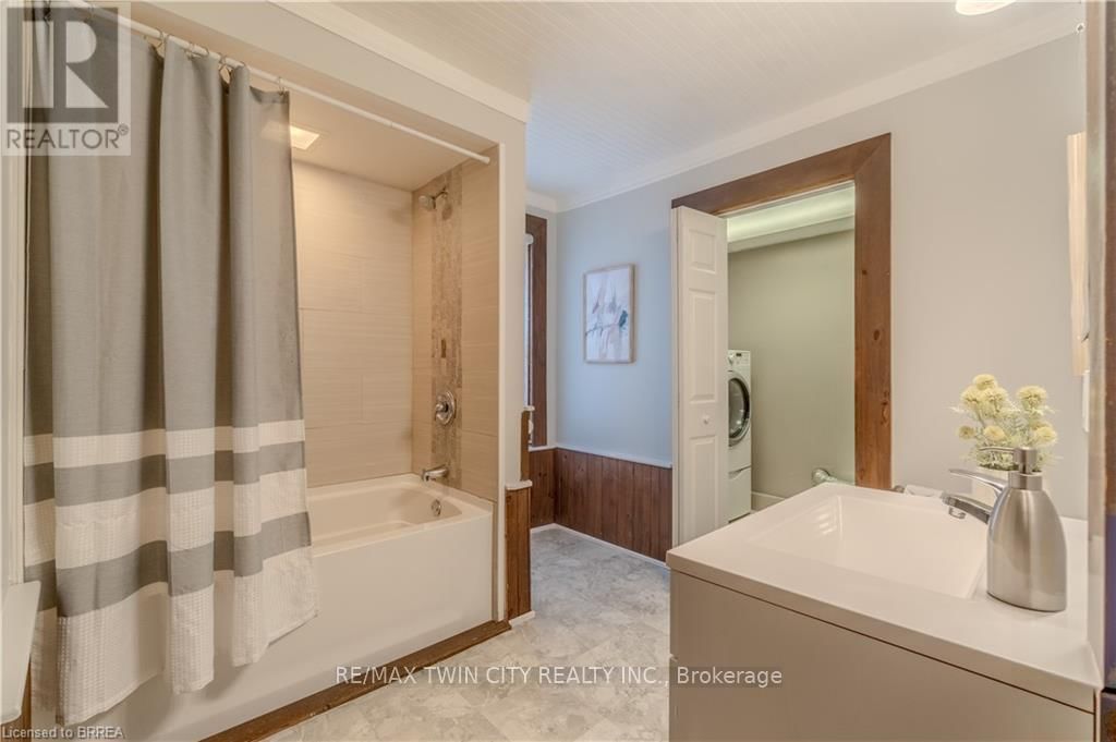 107 GRAND RIVER AVENUE Image 18