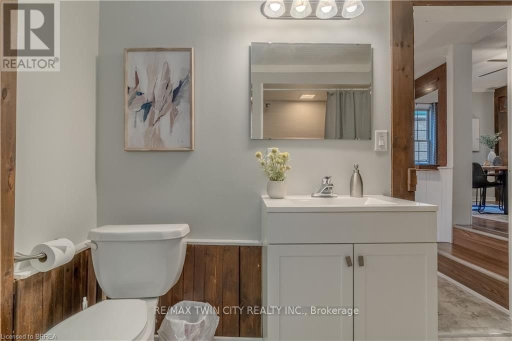 107 GRAND RIVER AVENUE Image 19
