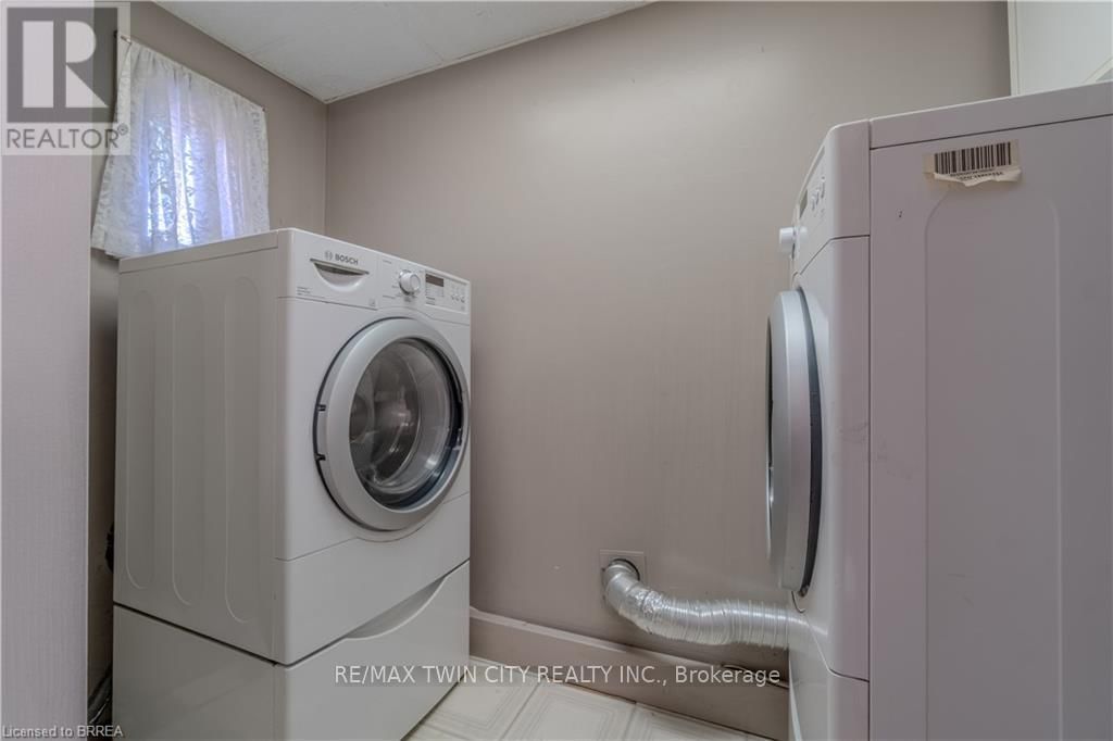 107 GRAND RIVER AVENUE Image 20