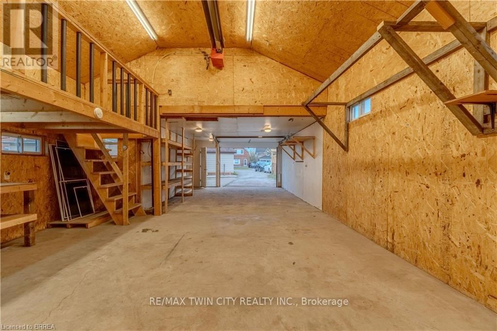 107 GRAND RIVER AVENUE Image 21