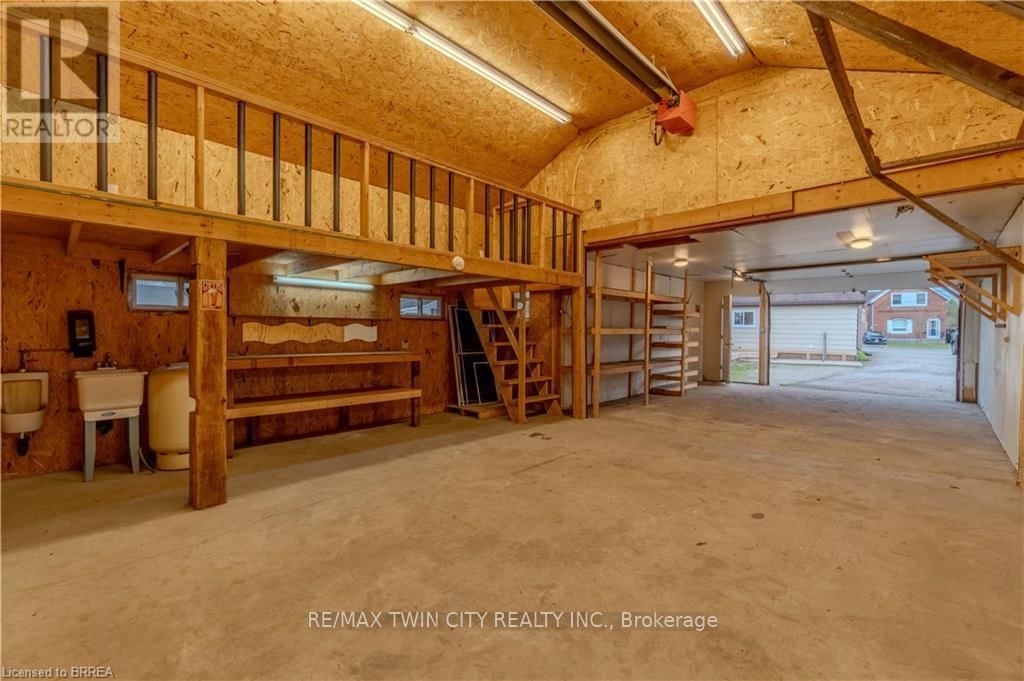 107 GRAND RIVER AVENUE Image 24