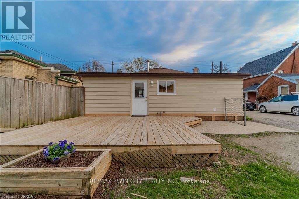107 GRAND RIVER AVENUE Image 25