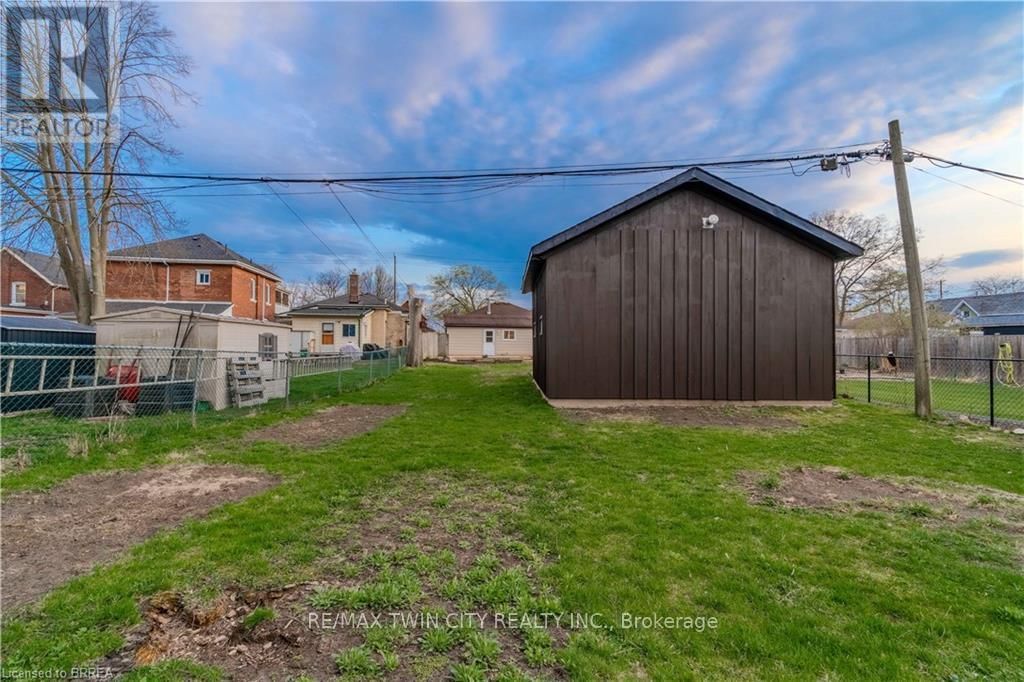 107 GRAND RIVER AVENUE Image 26